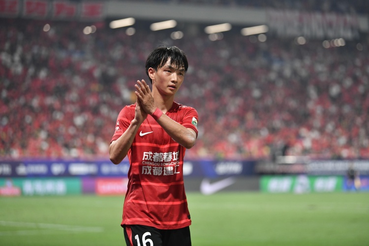 澎湃：楊明洋有望首發(fā)出戰(zhàn)，中場(chǎng)另三人為塞鳥、謝文能、王上源