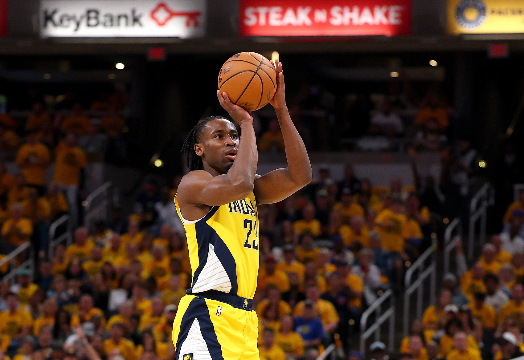 效率很一般！內(nèi)史密斯半場7中2&三分4中1僅拿到5分3板