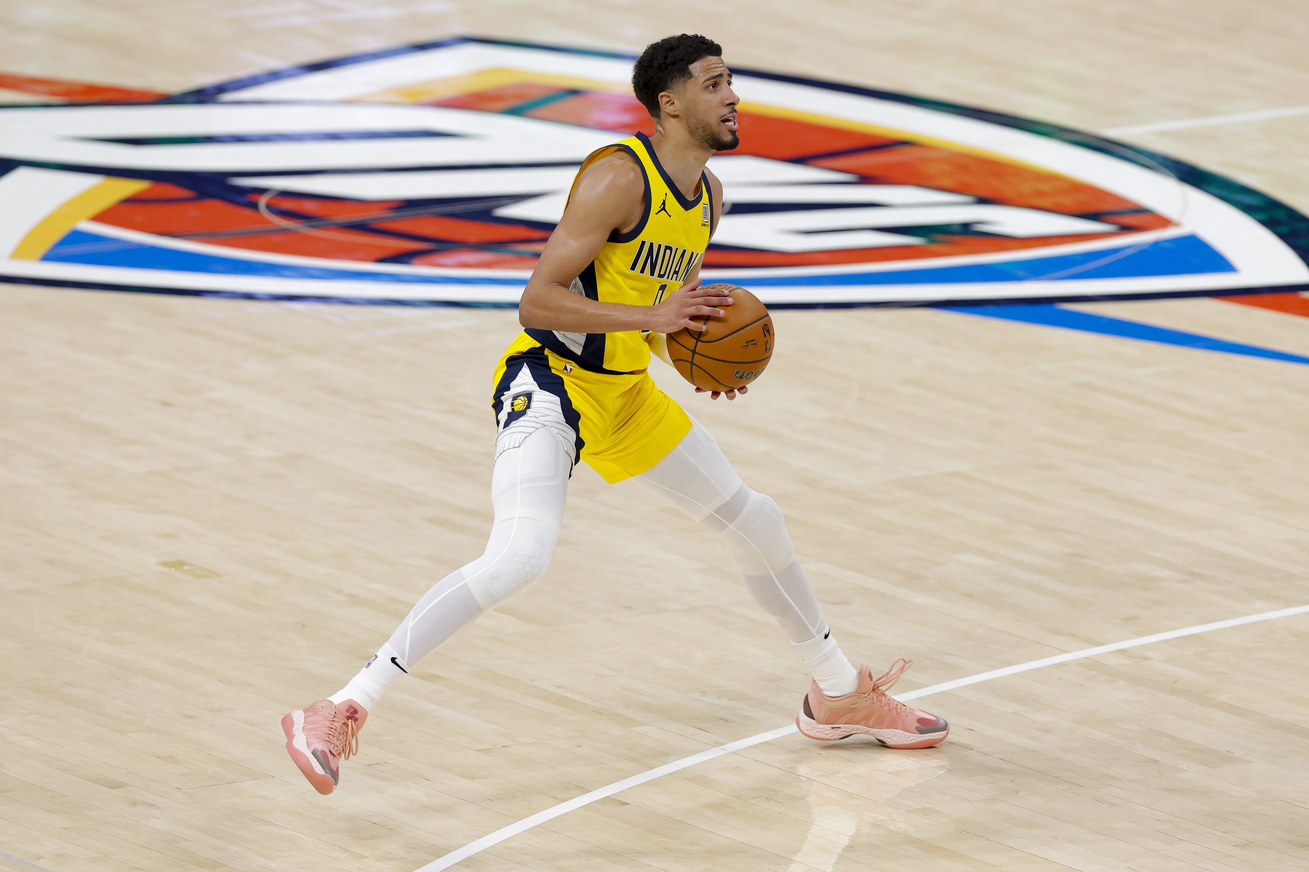 ??魔法失靈啦！哈利伯頓17分6助2斷2帽難救主 5失誤平個(gè)人紀(jì)錄