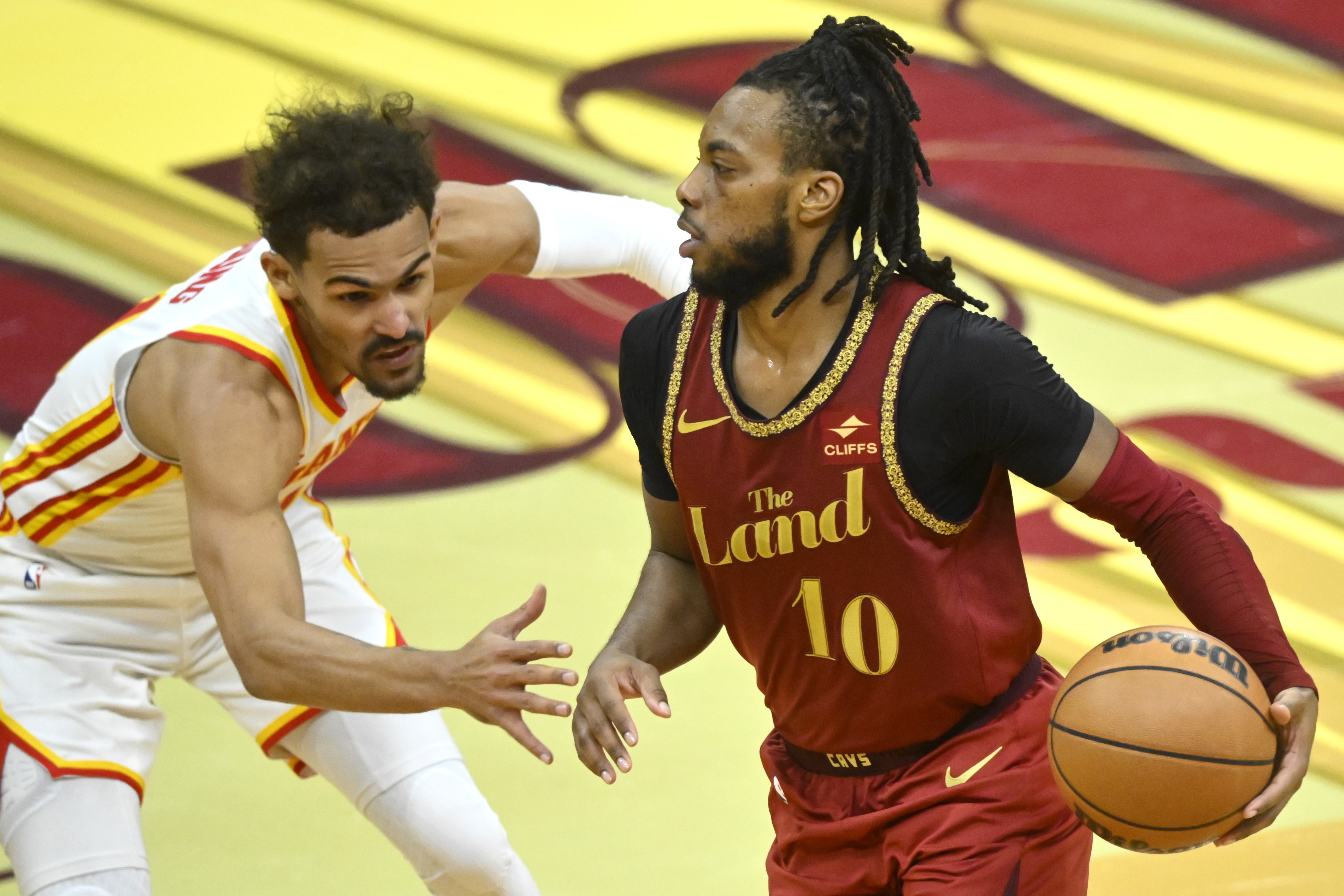 需要一名真正的控衛(wèi)！國王有意引進(jìn)加蘭或特雷-楊 但進(jìn)展并不順利