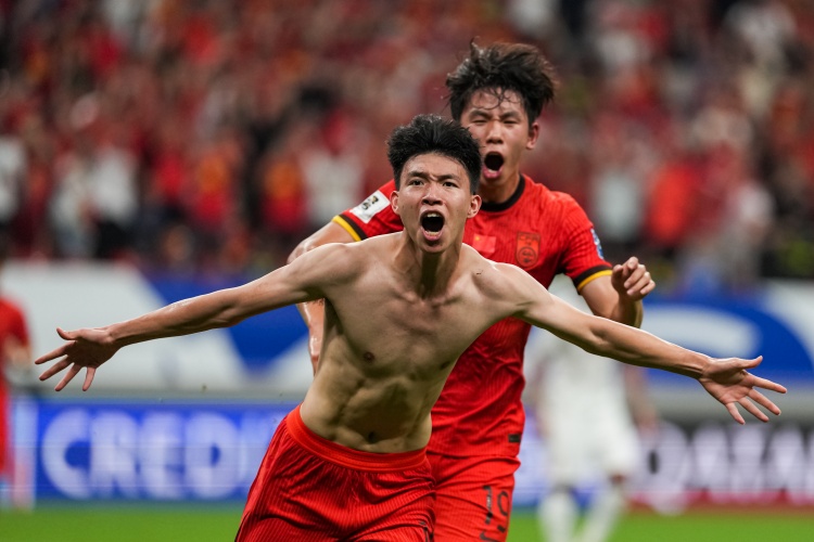 楊晨：王鈺棟速度實(shí)在太快了，他的速度和技術(shù)超過(guò)了同期的我