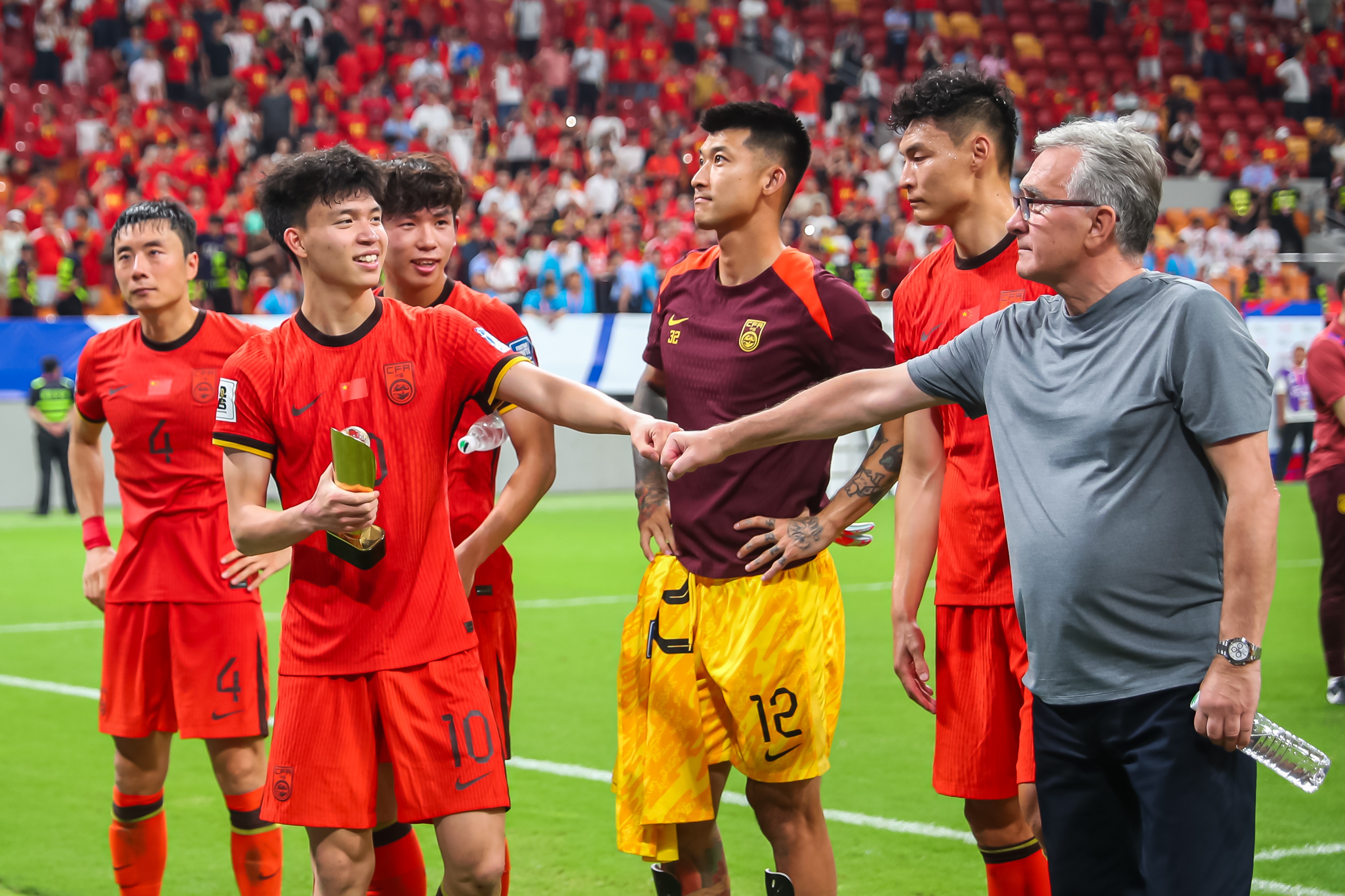 王鈺棟成為國足第215位&第4年輕進球球員，侯永永成為第667位國腳