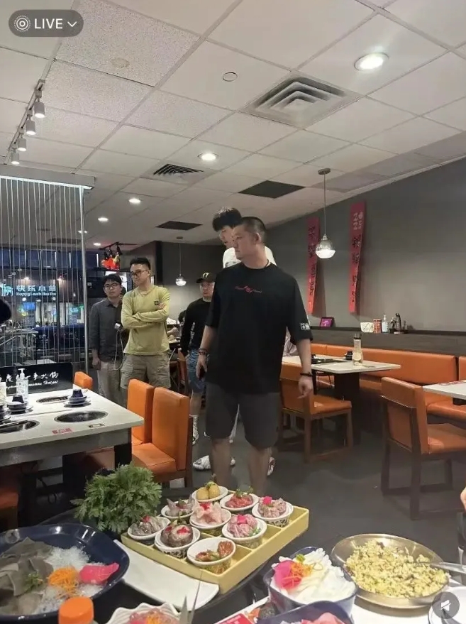 ??試訓(xùn)衛(wèi)冕冠軍？網(wǎng)友在波士頓火鍋店偶遇楊瀚森