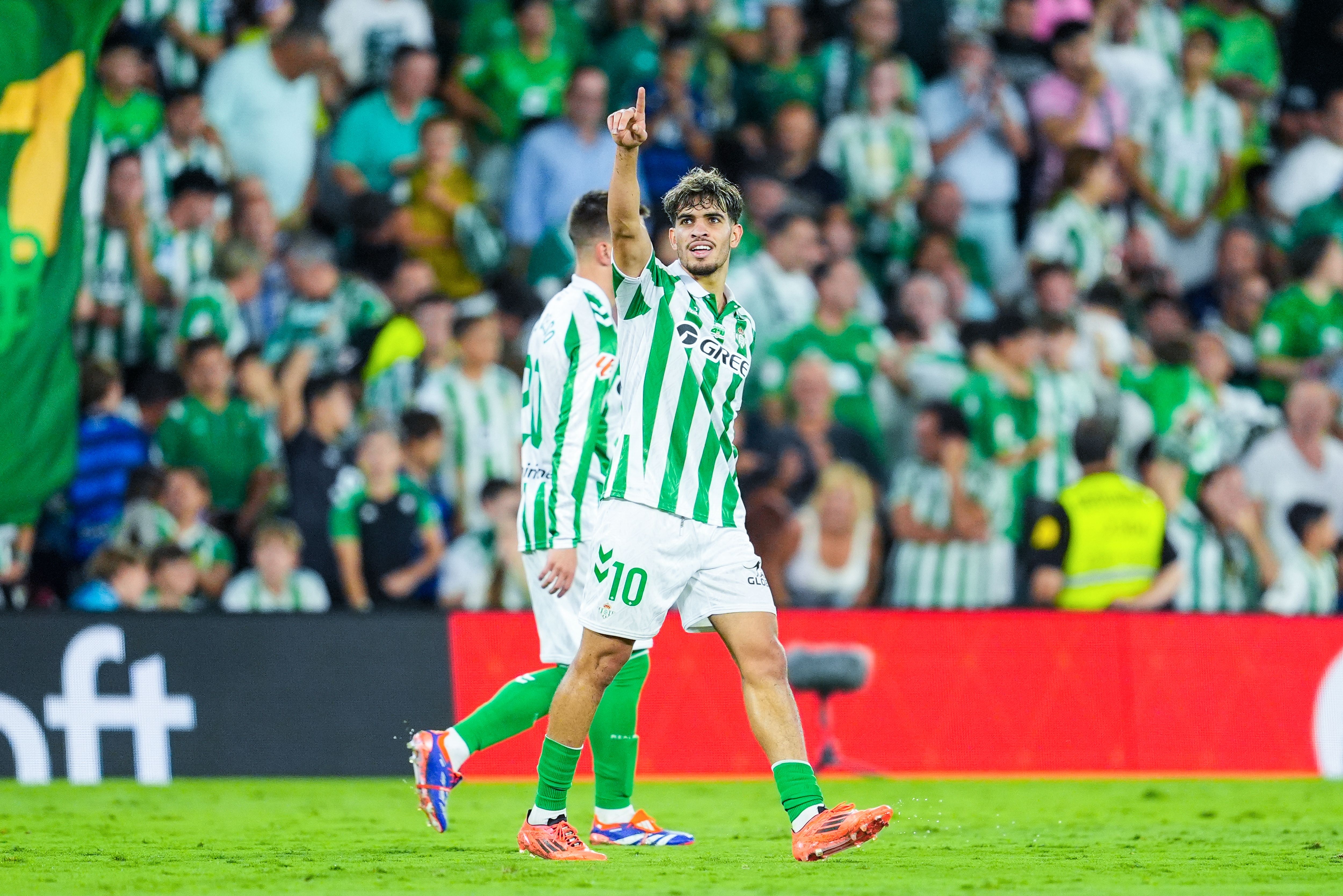 迪馬濟(jì)奧：科莫求購(gòu)貝蒂斯邊鋒阿布德遇阻，羅馬乘機(jī)參與競(jìng)爭(zhēng)