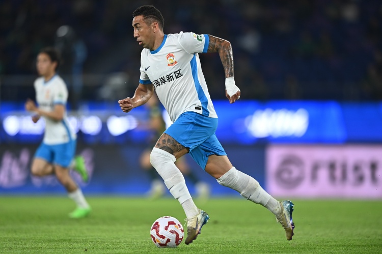 戴維森本場比賽嘗試10次過人，追平個人單場中超過人次數(shù)紀(jì)錄