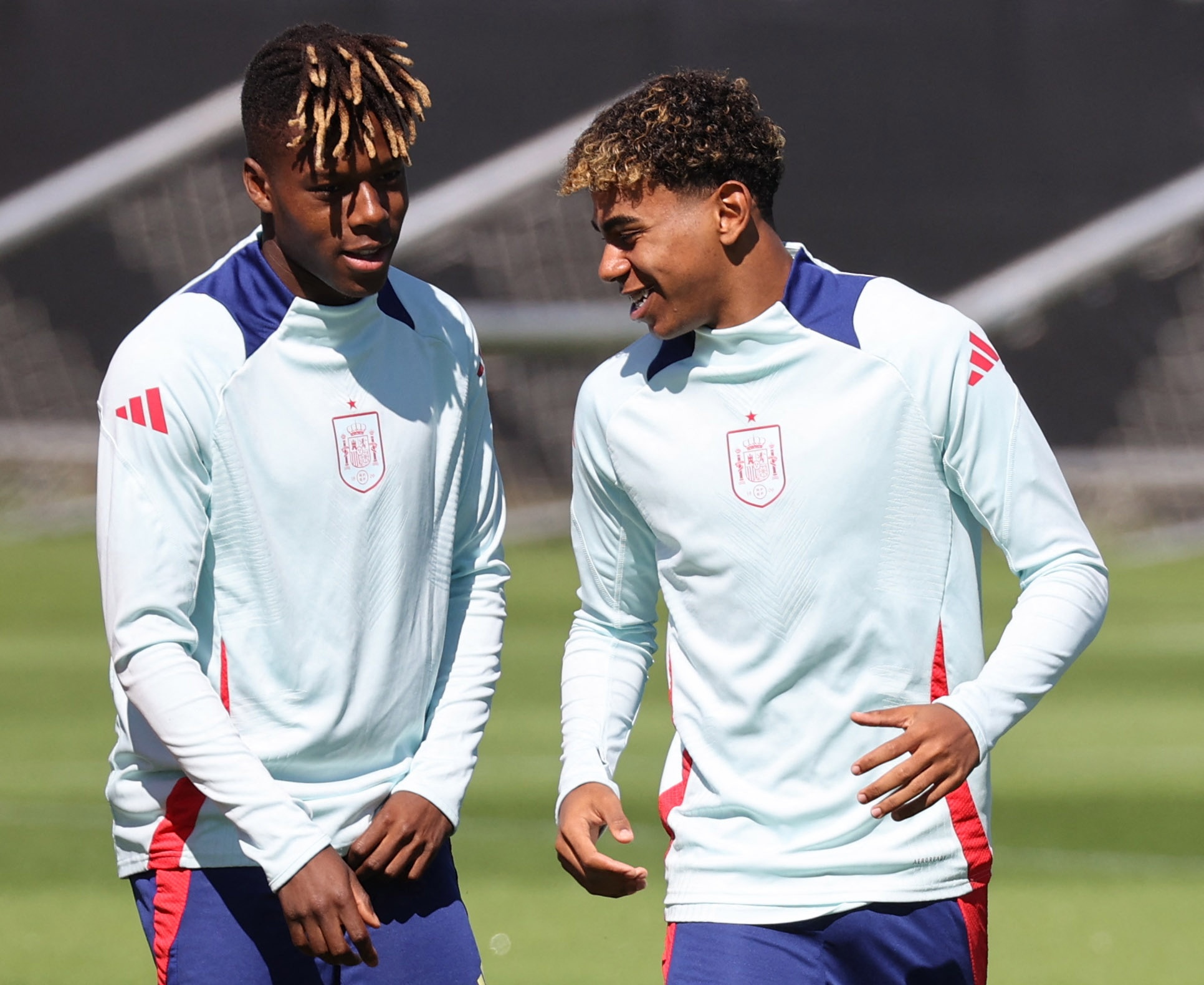 尼科在西班牙隊更衣室對巴薩球員開玩笑：兄弟們，把我?guī)? 
                                         class=