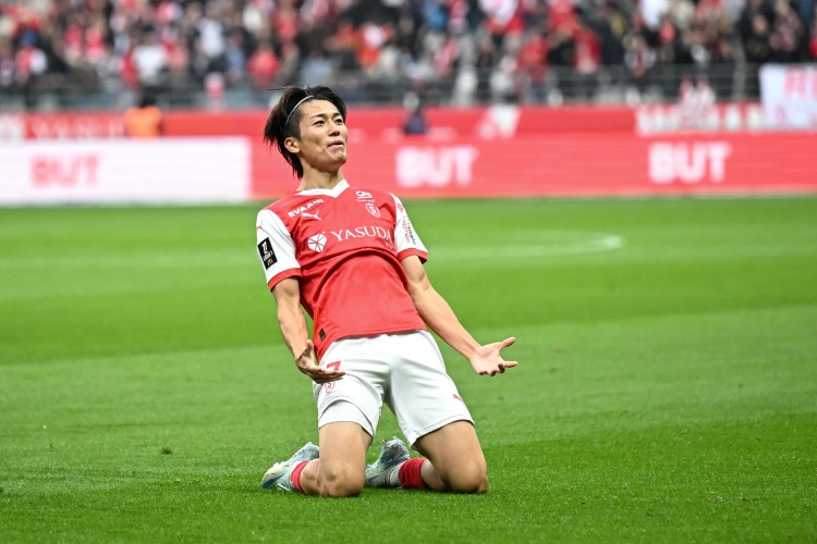 人帥球還踢得好！中村敬斗發(fā)個人寫真，并表示下賽季進球數(shù)超10個