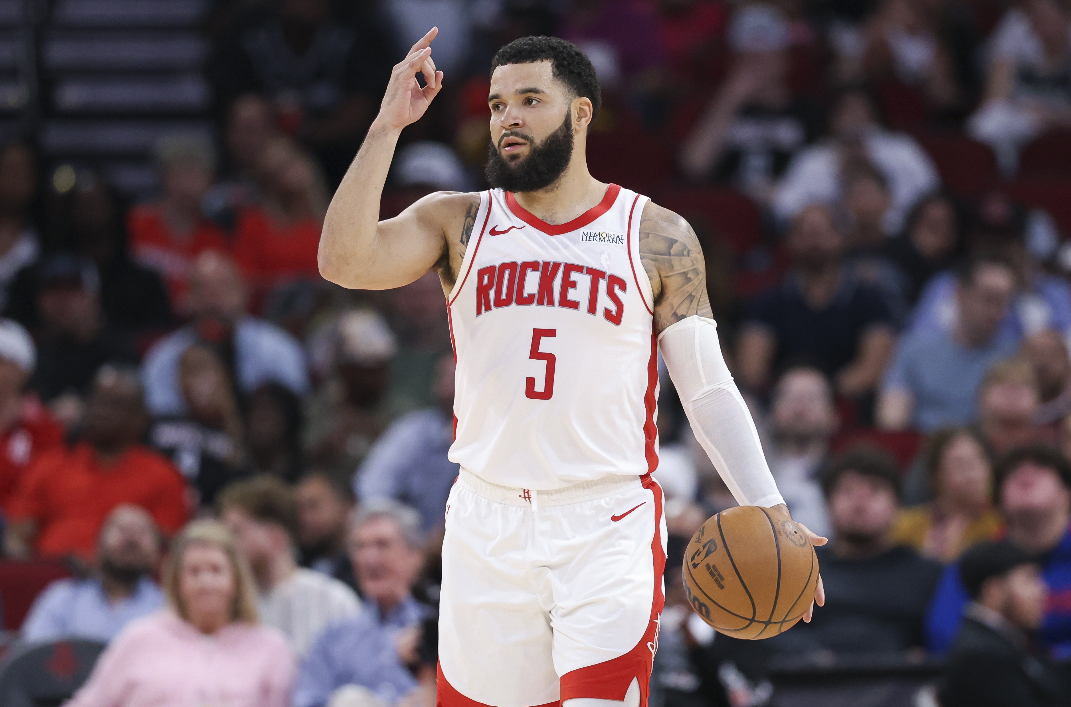 Shams：火箭須30號前決定是否執(zhí)行范喬丹球隊選項 雙方都有意重聚