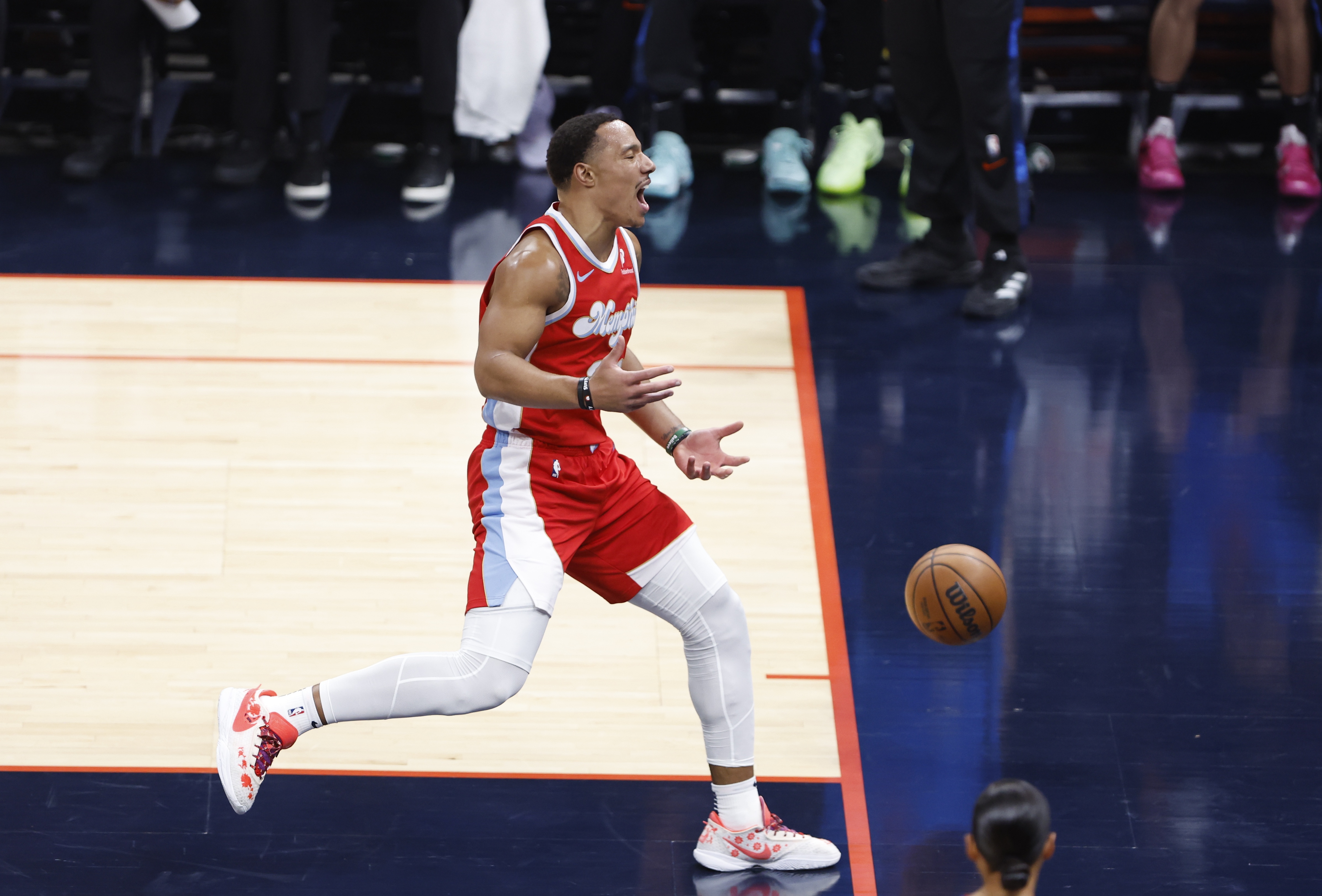 自進(jìn)聯(lián)盟后貝恩以40%+命中率進(jìn)800+三分 同期僅三人做到