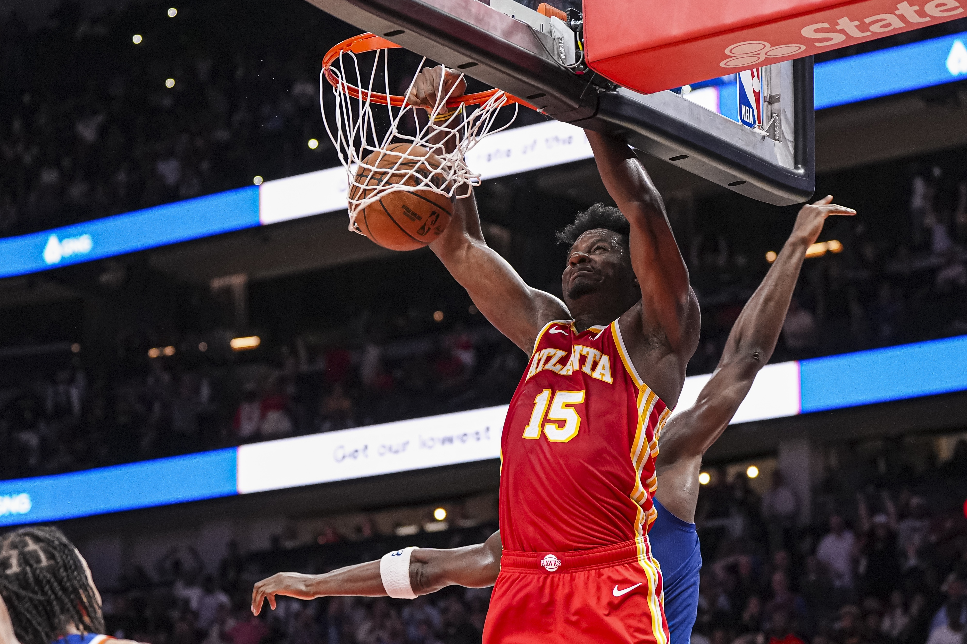 露天看臺(tái)：湖人可能會(huì)用他們的迷你中產(chǎn)特例簽下卡佩拉