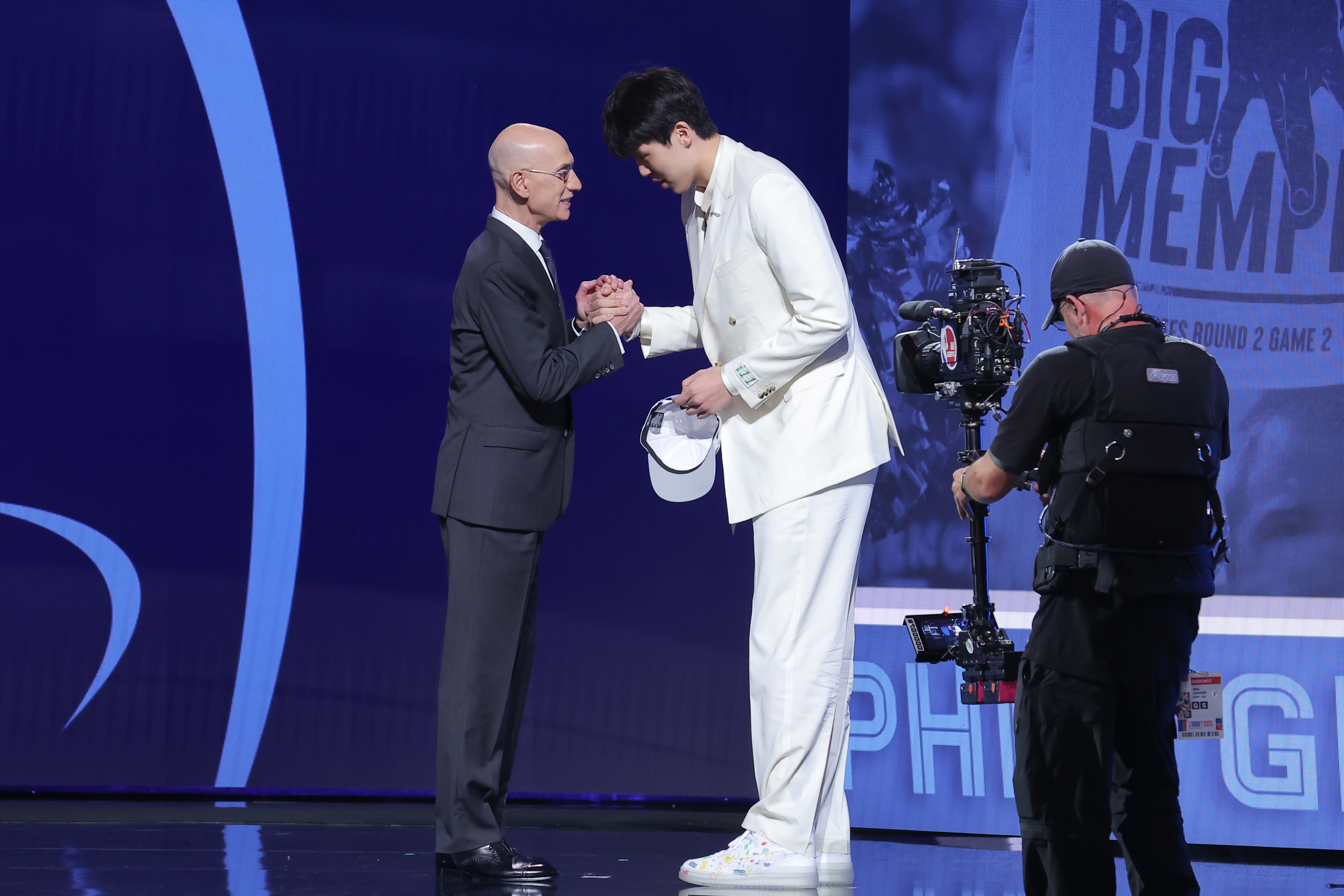 瀚森在美細(xì)節(jié)：盧專注看他訓(xùn)練近兩小時 多名爵士管理層給出好評