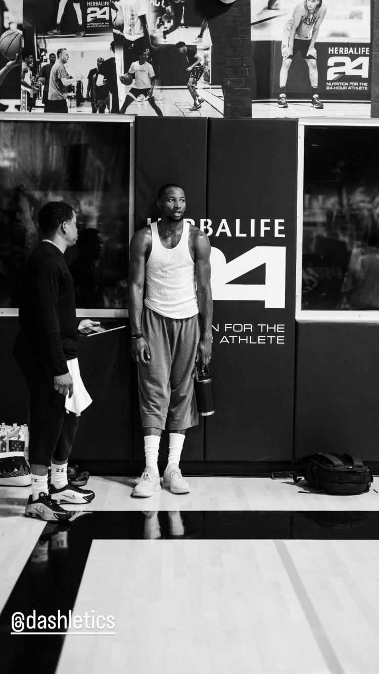 庫(kù)明加想不想回？鄧?yán)S：如果他跟我們簽 那我們就認(rèn)為他想回