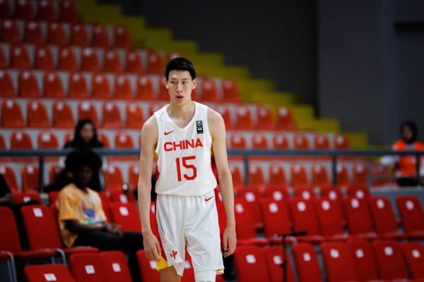 王?。褐袊鳸19男籃已是近幾屆中最好 但內線球員進攻能力約等于0