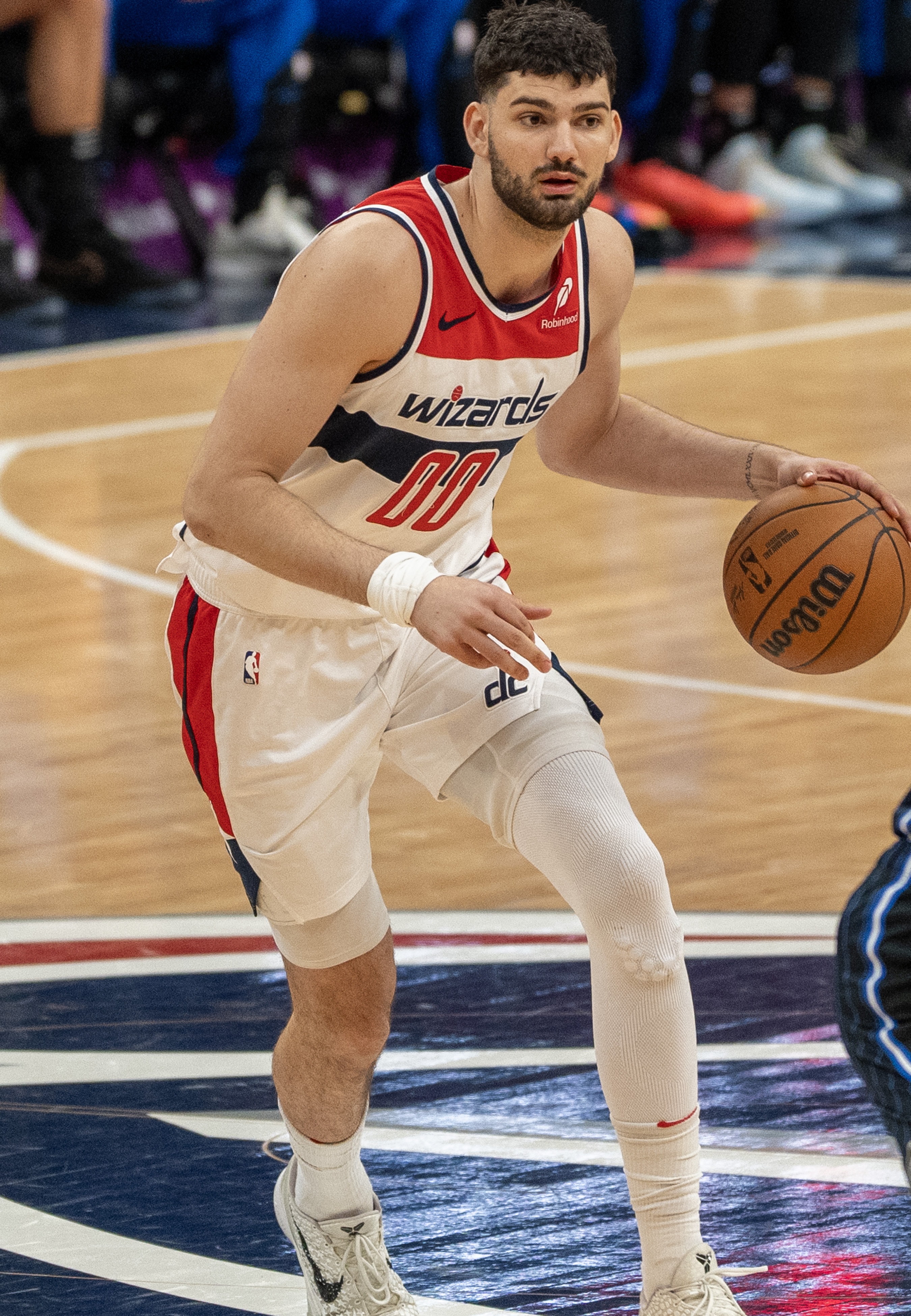 場均9.4分3.7板！美記：奇才已向中鋒武克切維奇提供雙向資質(zhì)報價