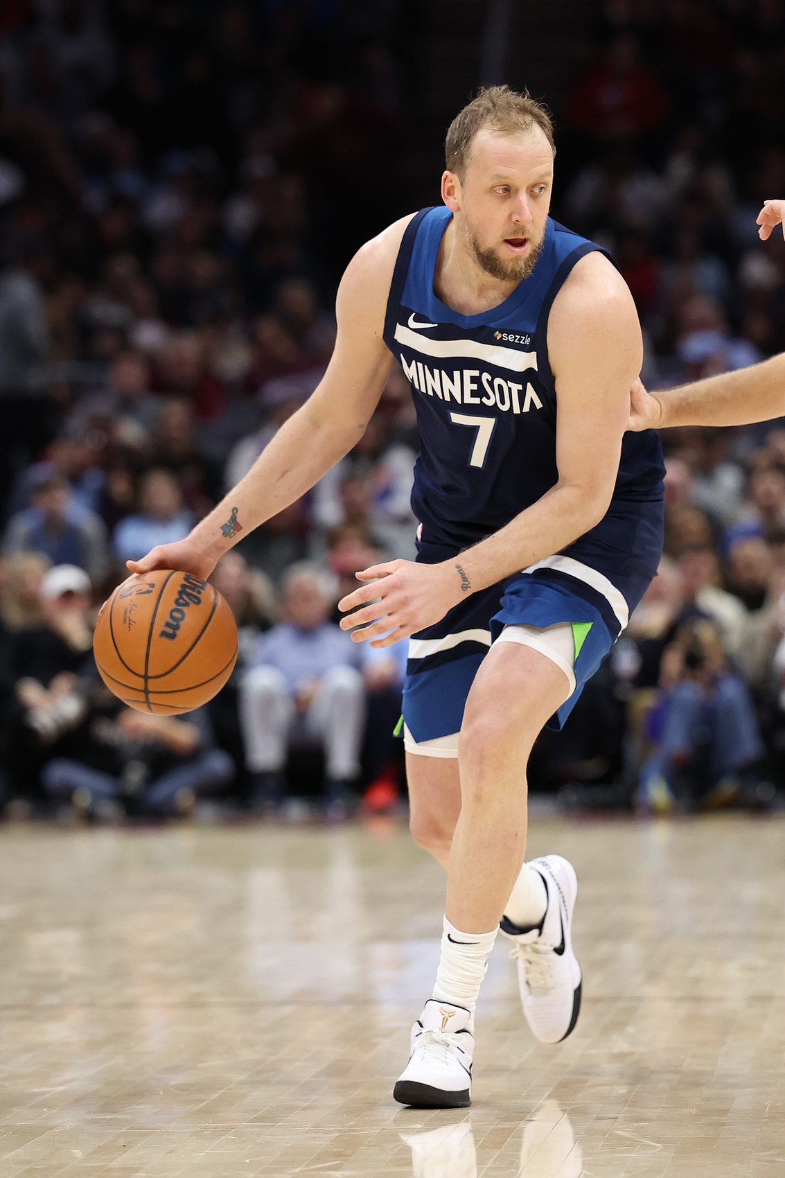 毒舌一波??哈特轉(zhuǎn)發(fā)英格爾斯續(xù)約：來(lái)個(gè)人告訴他趕緊退役吧