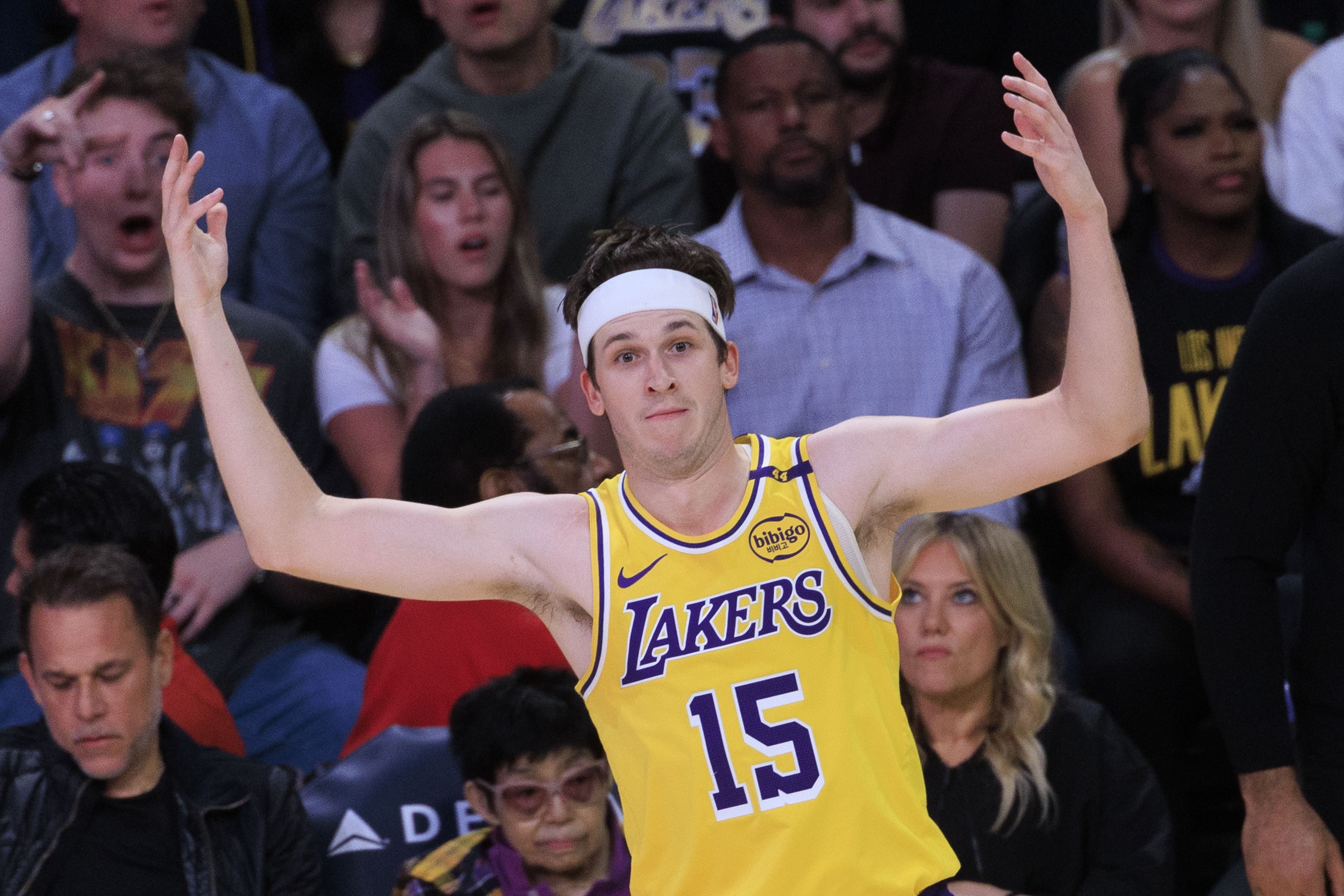 拉拉維亞6月份與里夫斯一起訓(xùn)練 后者還為他開過車