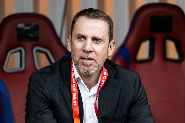 記者：國足防角球不知道怎么辦，這是主教練眼界和知識儲備問題