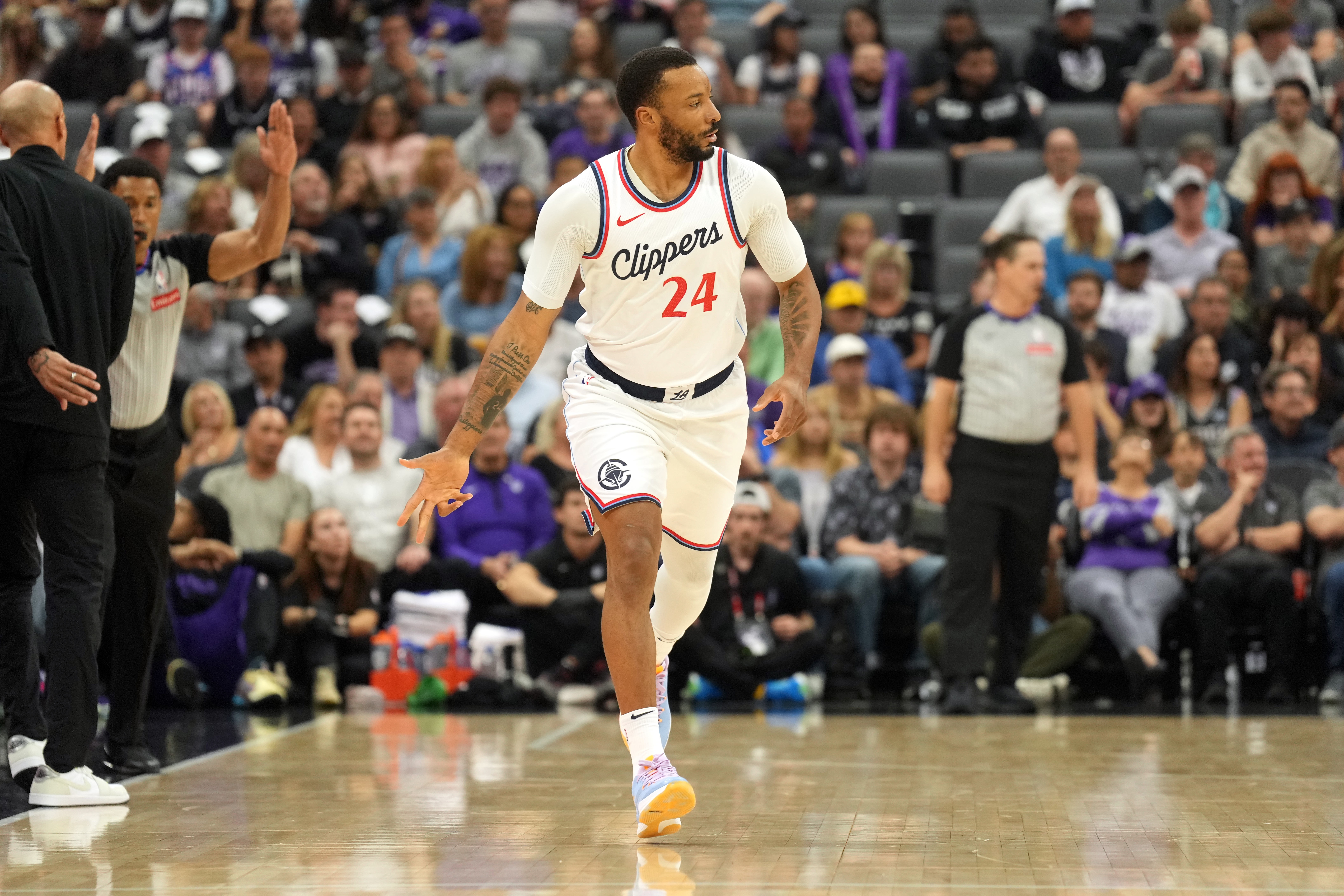 船爵選秀前就談過科林斯鮑威爾交易 因沒找到第3方接手鮑威爾告吹