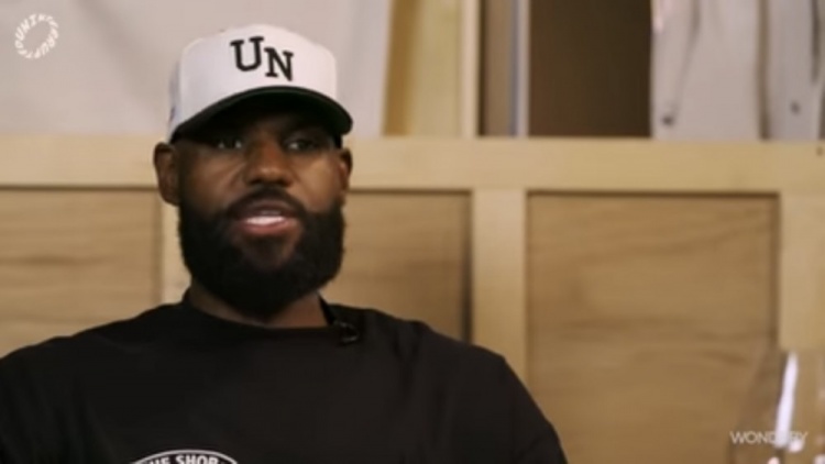 詹姆斯打趣：我等不及和孫子輩舉起寫我狂砍101分的那張紙了??