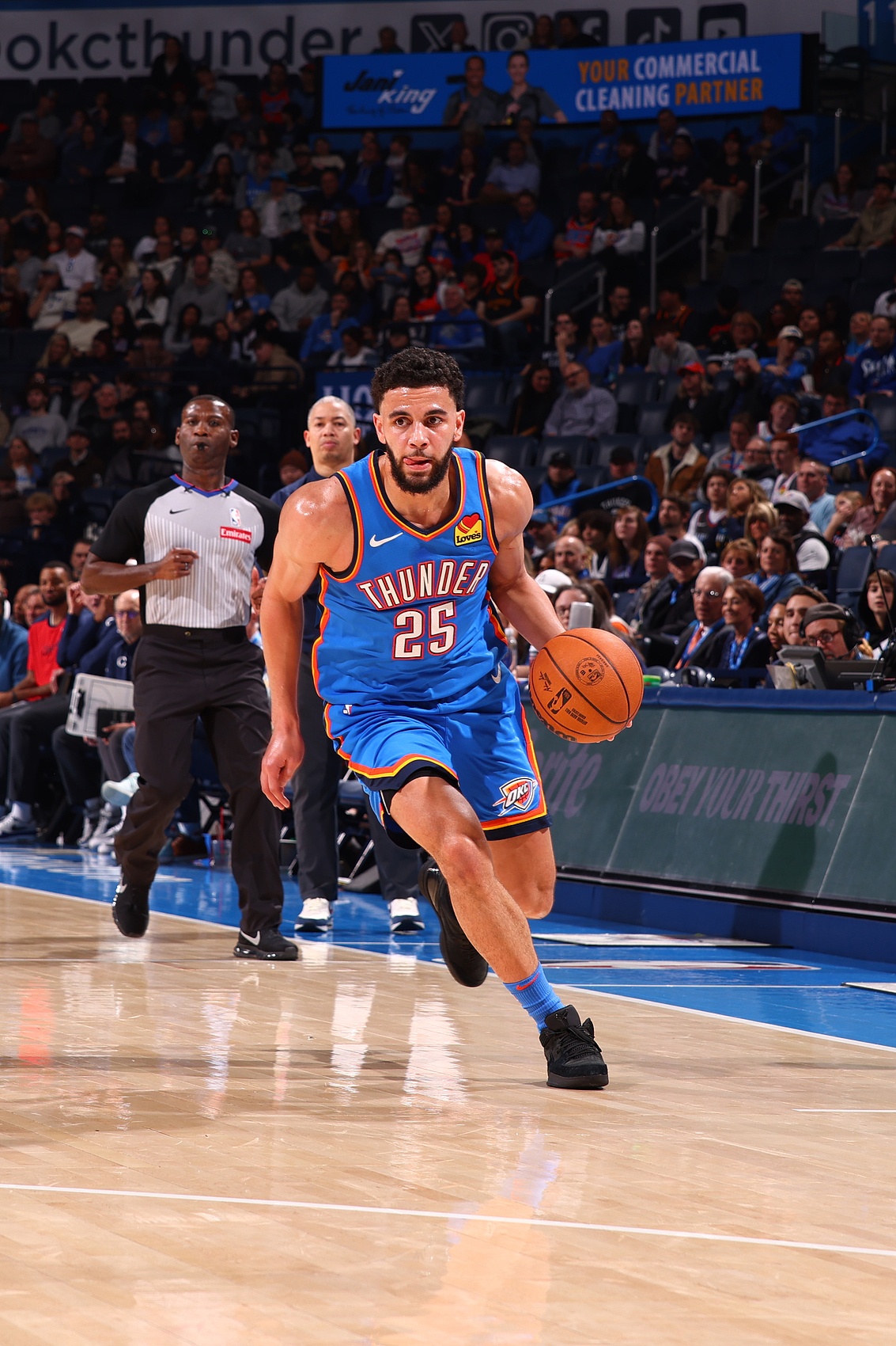 逆天了！雷霆對陣76人夏聯(lián)鏖戰(zhàn)40分鐘 雙方共有72次罰球