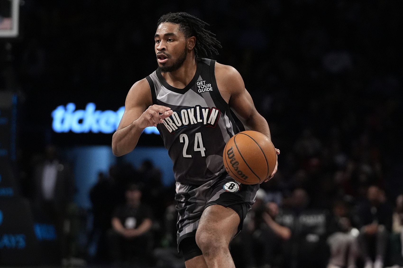 名記：卡梅隆-托馬斯會留在籃網(wǎng) 但籃網(wǎng)會壓價&市場上沒競爭對手