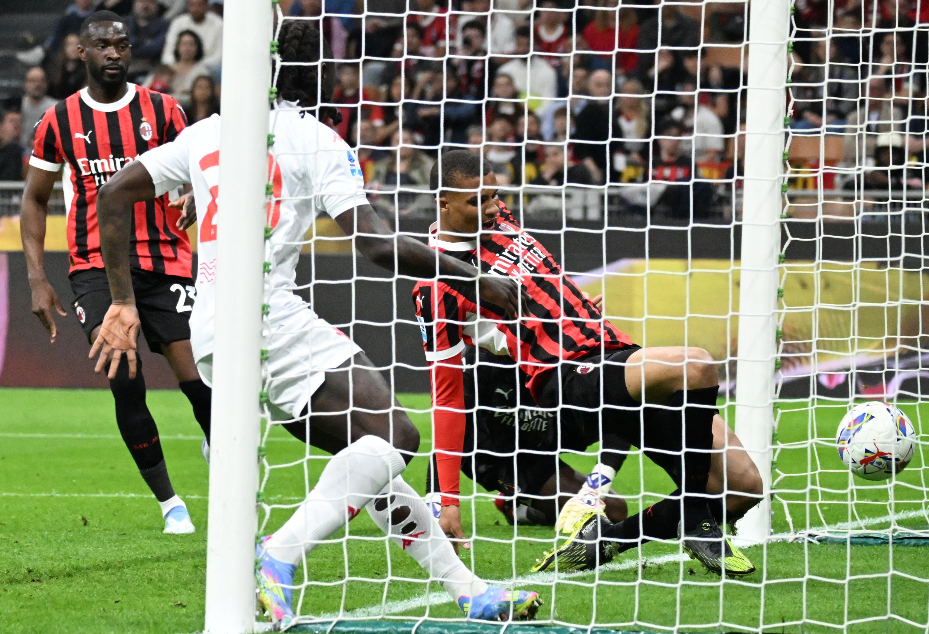 米體談米蘭4中衛(wèi)：加比亞婚禮后縮短假期先到隊 佳夫本周決定去留