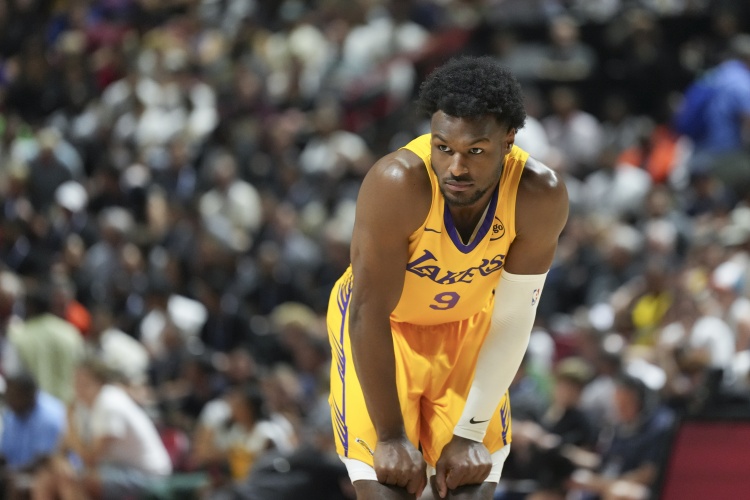 進攻仍需打磨??！布朗尼上半場8分下半場0分 超遠三分絕殺未果