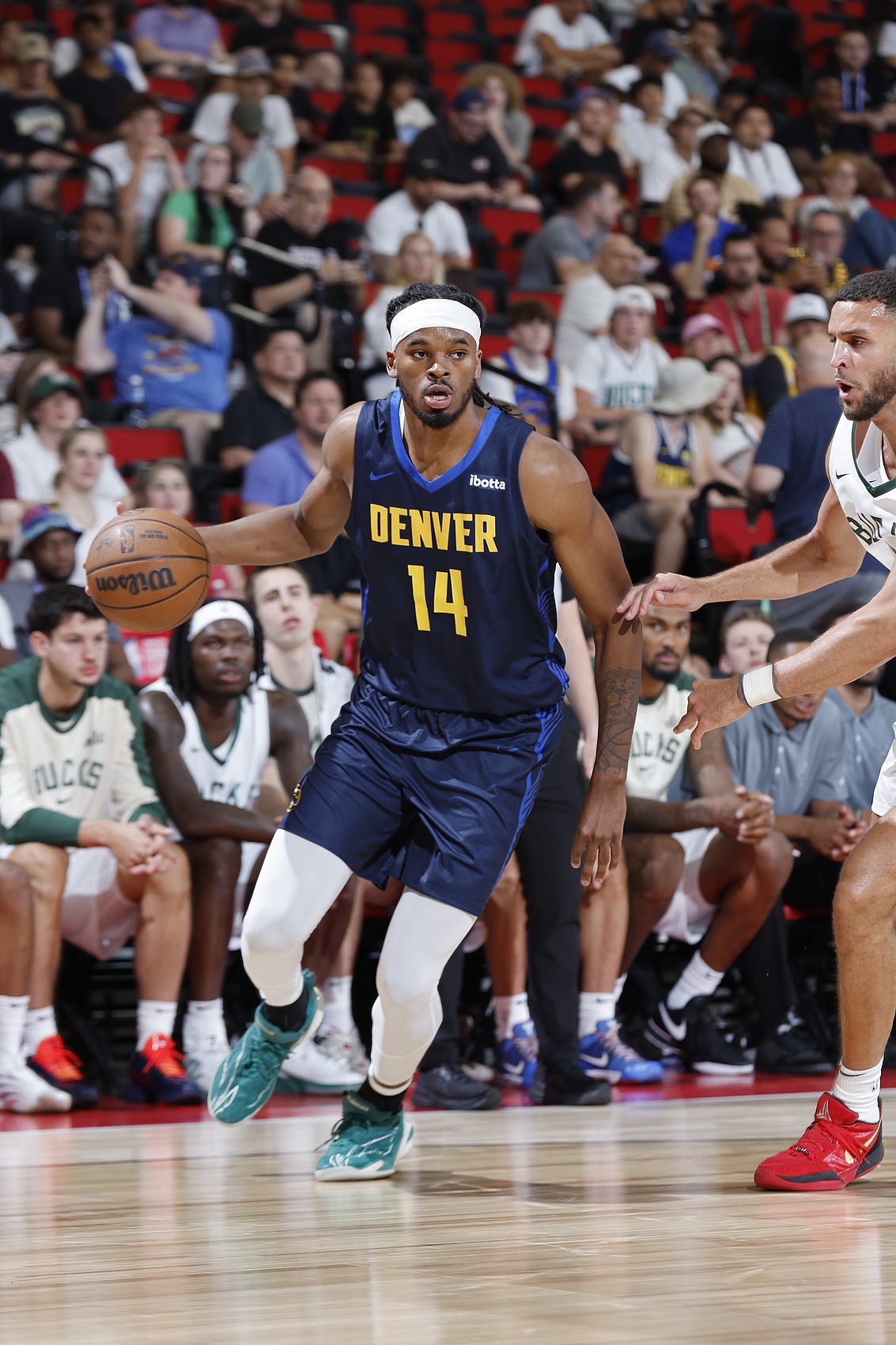 歡迎回來(lái)！去年22號(hào)秀達(dá)龍-霍姆斯二世9中6&三分5中3拿15分4板