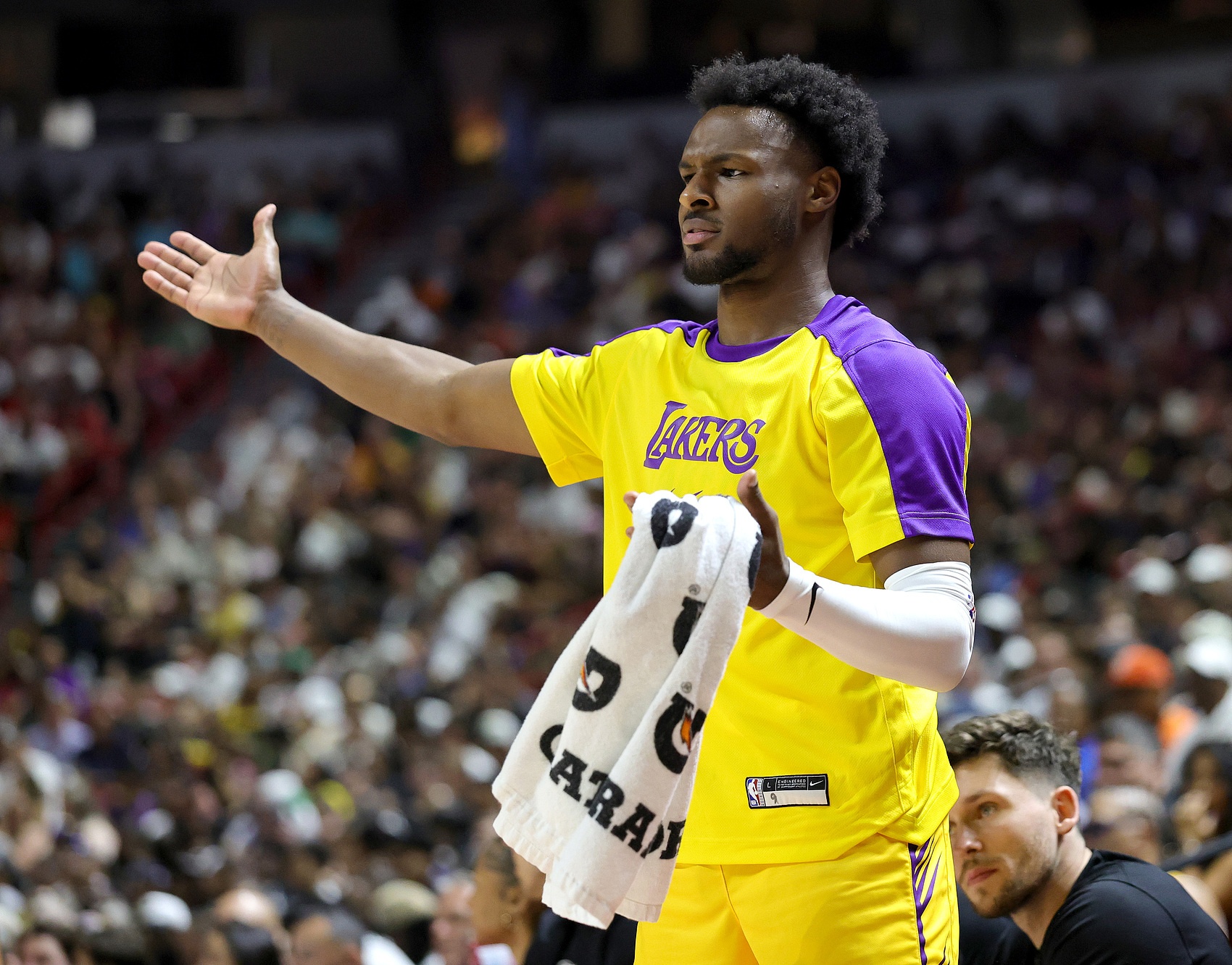 差點(diǎn)意思??布朗尼半場11分鐘5投1中僅得2分 有2助+2失誤