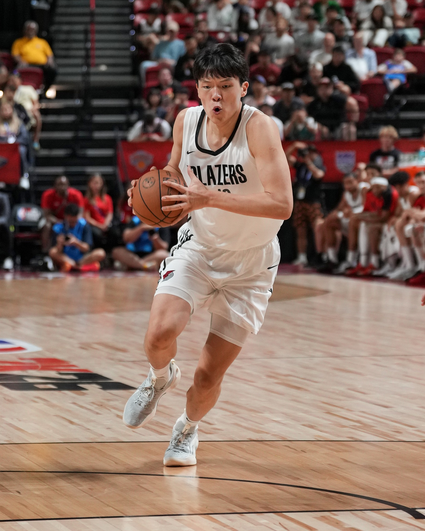 美媒：??楊瀚森很擅長在弧頂閱讀比賽 能給球隊進攻更多的選擇