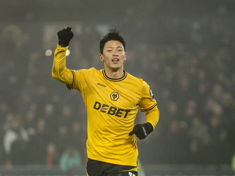 英媒：英冠伯明翰有意狼隊前鋒黃喜燦，但球員薪水是個問題