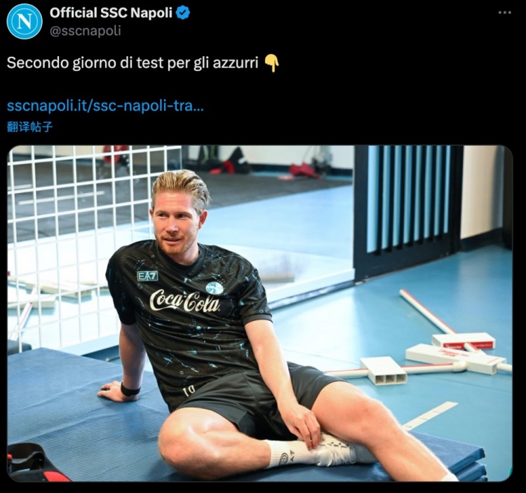 10號(hào)重出江湖？德布勞內(nèi)在那不勒斯訓(xùn)練中的訓(xùn)練服號(hào)碼是10號(hào)