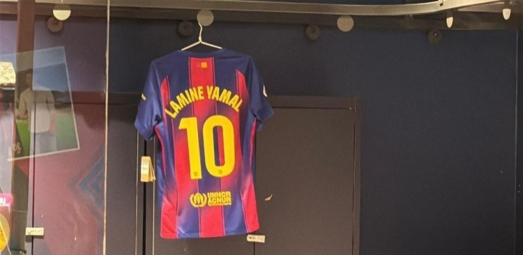 羅梅羅：巴薩當(dāng)?shù)貢r間下午為亞馬爾舉辦發(fā)布會，官宣續(xù)約+穿10號