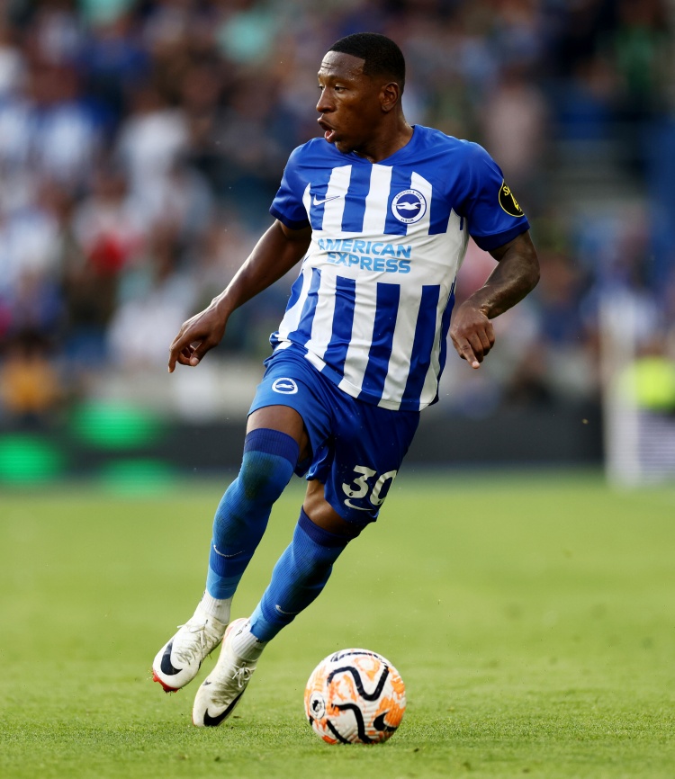 記者：曼聯(lián)和米蘭都有意埃斯圖皮尼安，曼聯(lián)已經(jīng)接觸球員