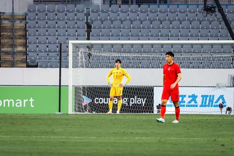 滬媒：顏駿凌進(jìn)入國足“60場(chǎng)俱樂部”，直言聯(lián)賽才是足球發(fā)展根基