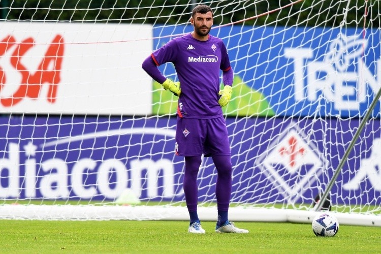 已空缺兩年！隆戈：米蘭新援門將泰拉恰諾選擇了1號(hào)球衣