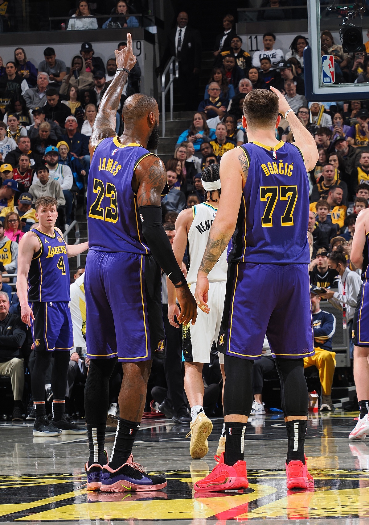 隊記：獨行俠無意為詹姆斯大換陣容 湖人的首要任務是續(xù)約東契奇