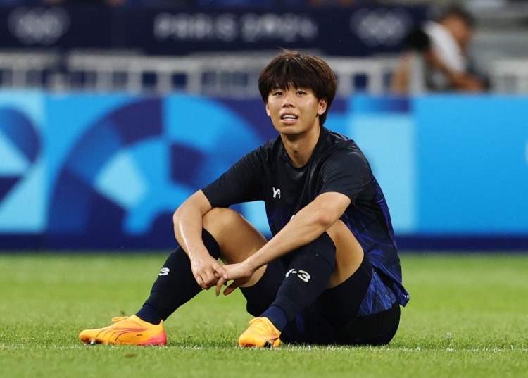 高井幸大熱刺初體驗(yàn)：翻譯隨身+累癱草地，英超強(qiáng)度已經(jīng)初露崢嶸!