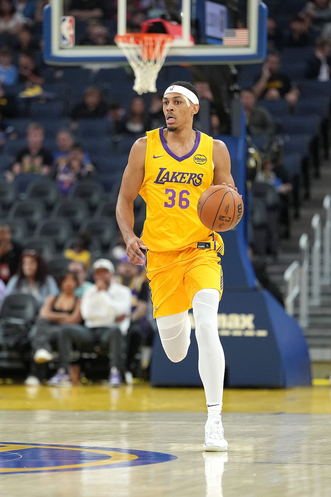 傷退！貝茲利僅出場(chǎng)7分43秒&4中3拿8分4板2帽 坐輪椅離場(chǎng)