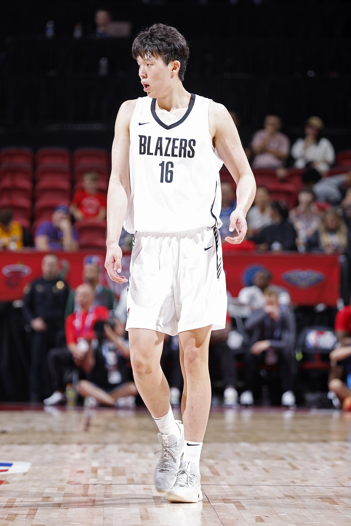 開局失誤有點(diǎn)多??！楊瀚森首節(jié)2分2板2助3失誤 正負(fù)值+1