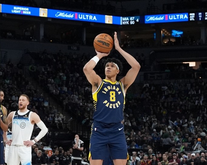 非常高效！弗里曼8投7中攻下14分10板2帽