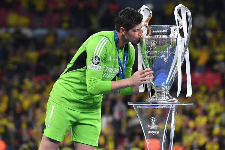 后防四老合同只剩1年，阿斯：皇馬1年1續(xù)，僅庫(kù)爾圖瓦有望續(xù)2年