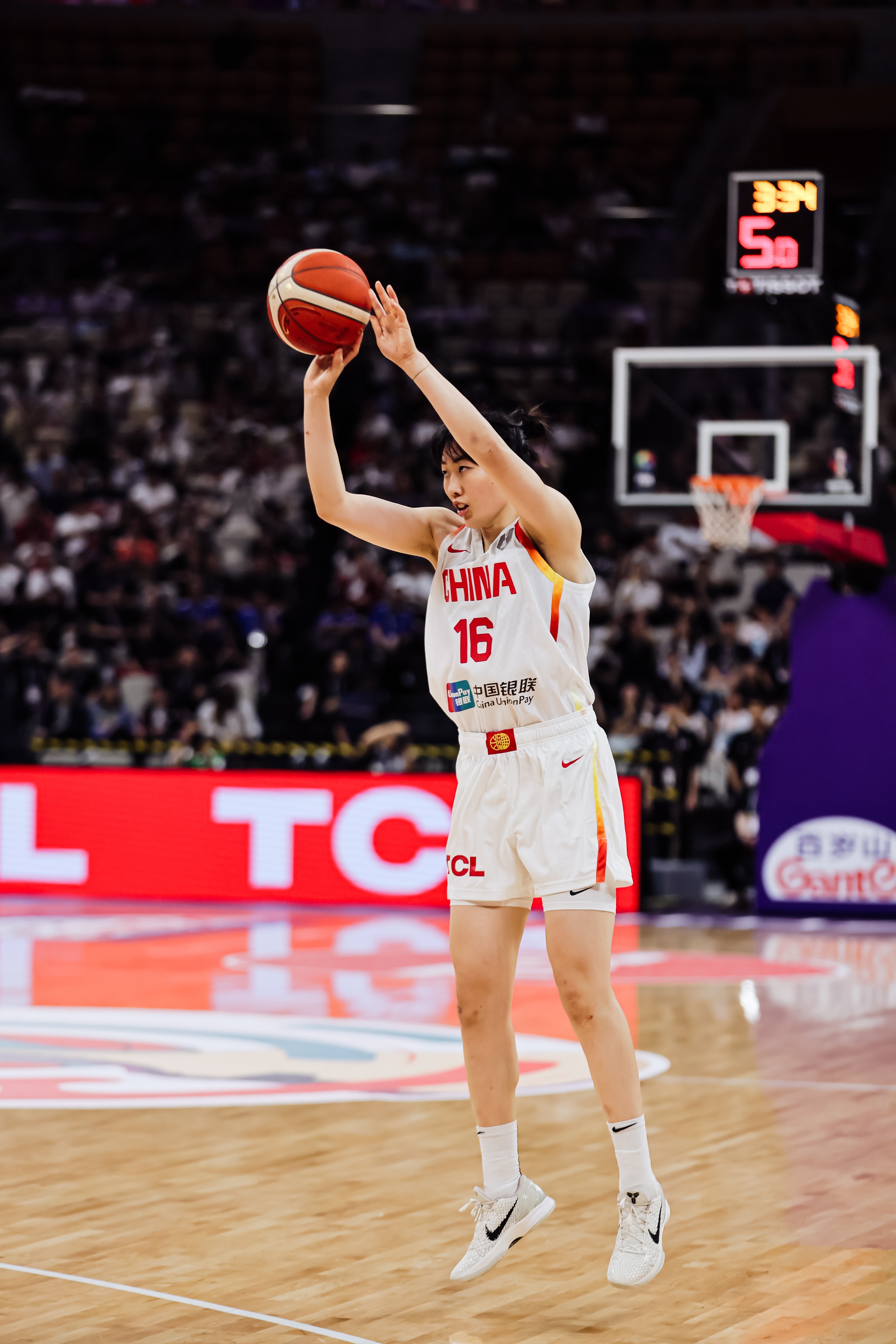 中國女籃的內線確實是巨大的優(yōu)勢 但還是缺少穩(wěn)定外線投射球員