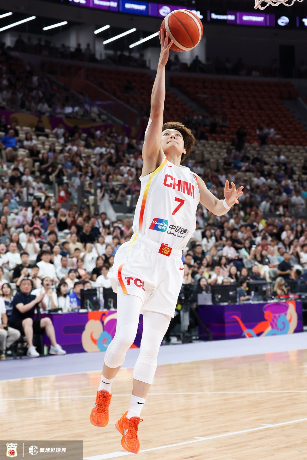 攻防給力！楊力維半場(chǎng)4中3高效拿下7分1板6助1斷