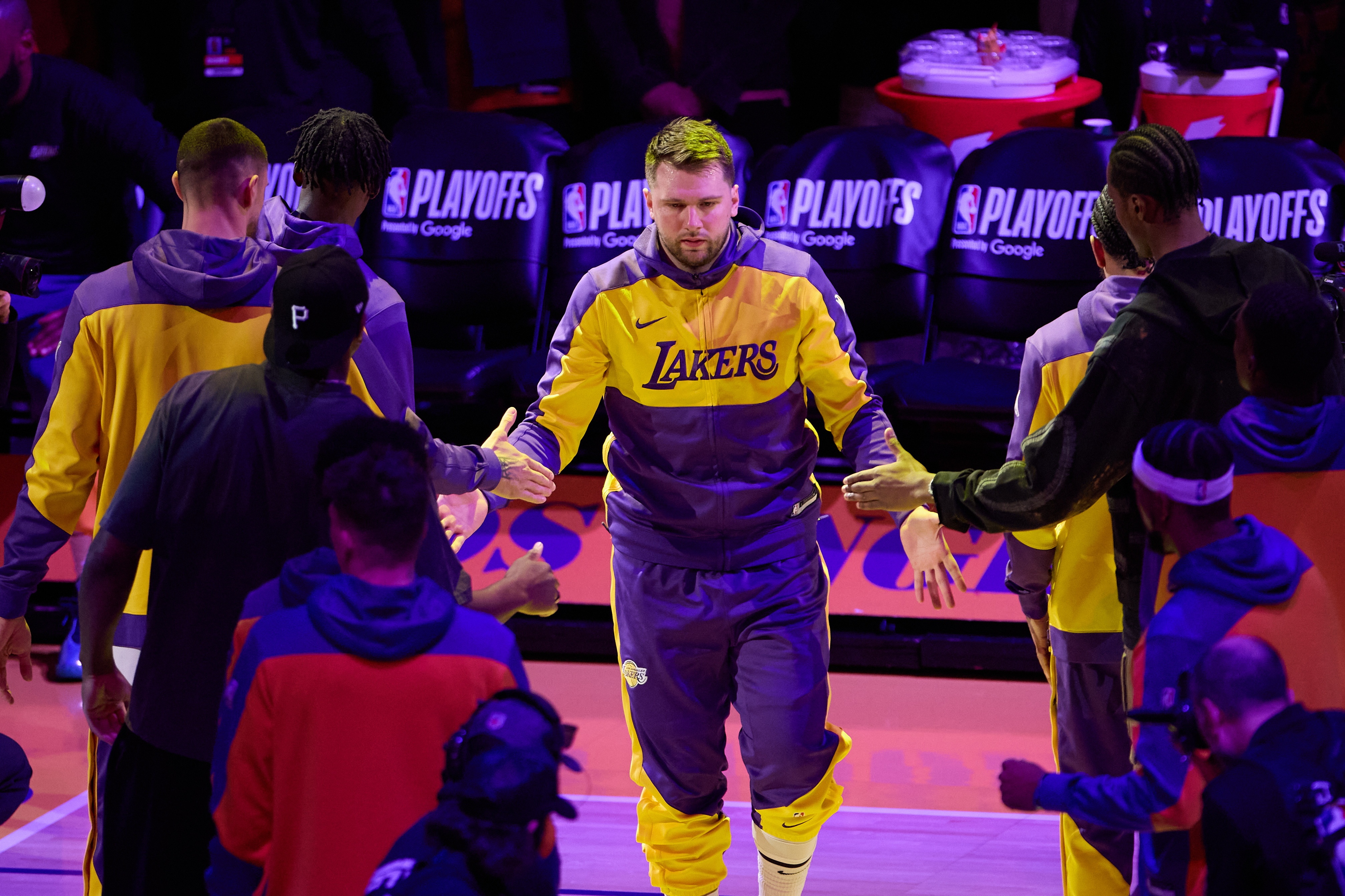 操碎了心~東契奇今夏積極為湖人招募球員 幫助引進(jìn)了艾頓&斯瑪特