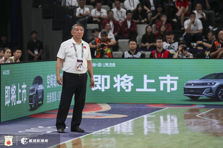 宮魯鳴：亞洲杯對(duì)備戰(zhàn)28年奧運(yùn)會(huì)是個(gè)小考 給我們自己打及格分?jǐn)?shù)