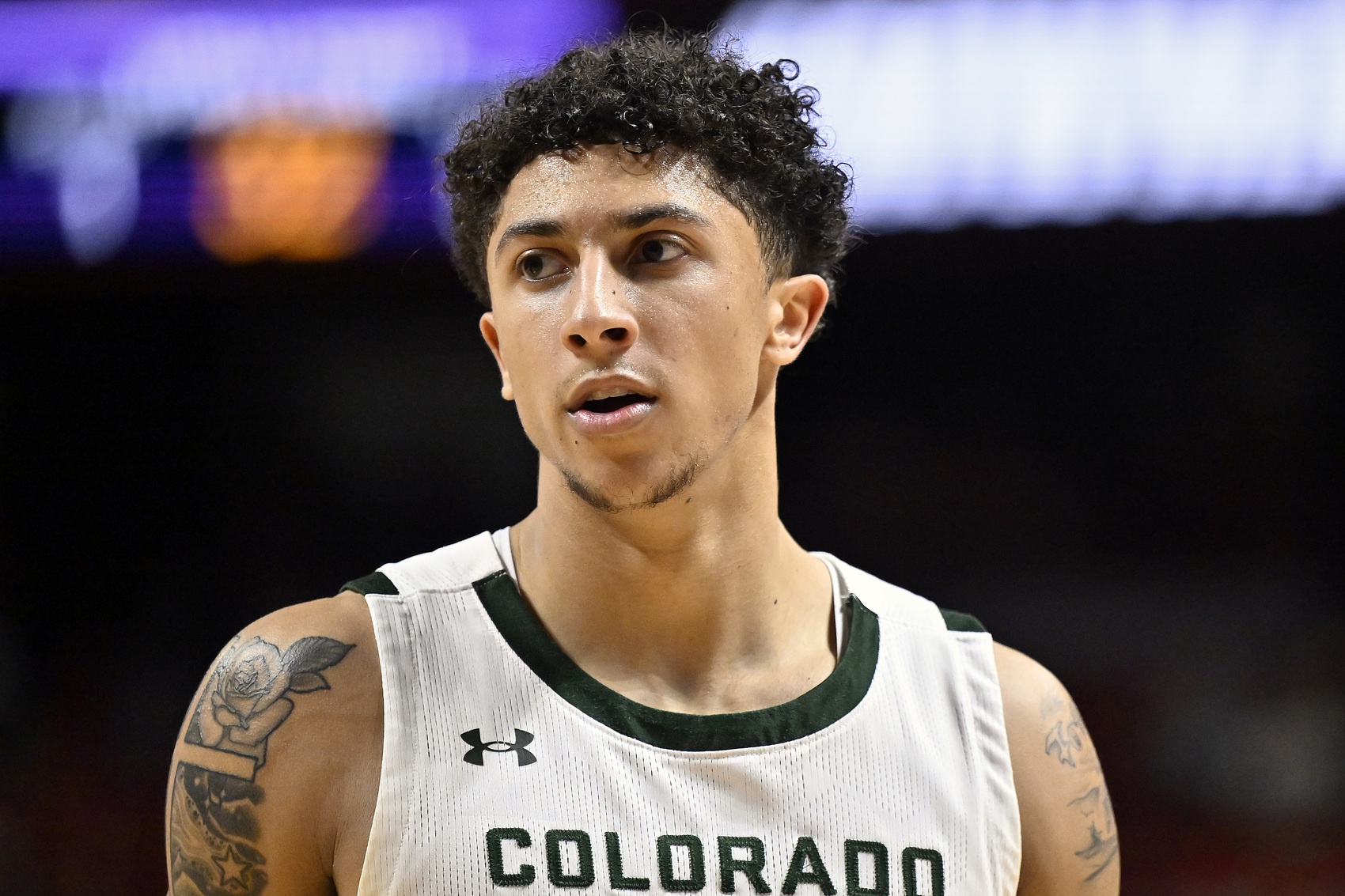 效率太低！24號(hào)秀克利福德15中4拿到10分8板2助 二&三節(jié)掛零