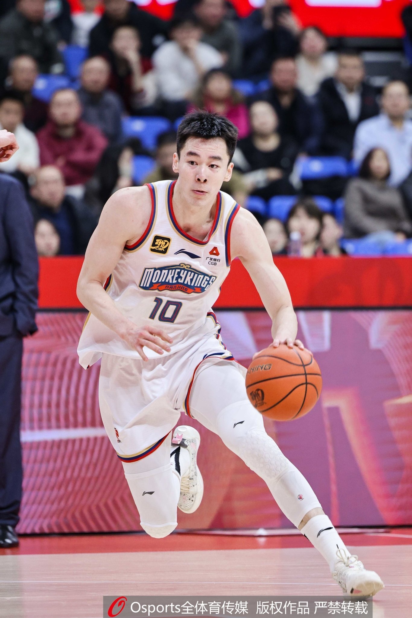 上賽季場(chǎng)均16.1分 媒體人：同曦預(yù)計(jì)執(zhí)行郭昊文下賽季的球隊(duì)選項(xiàng)