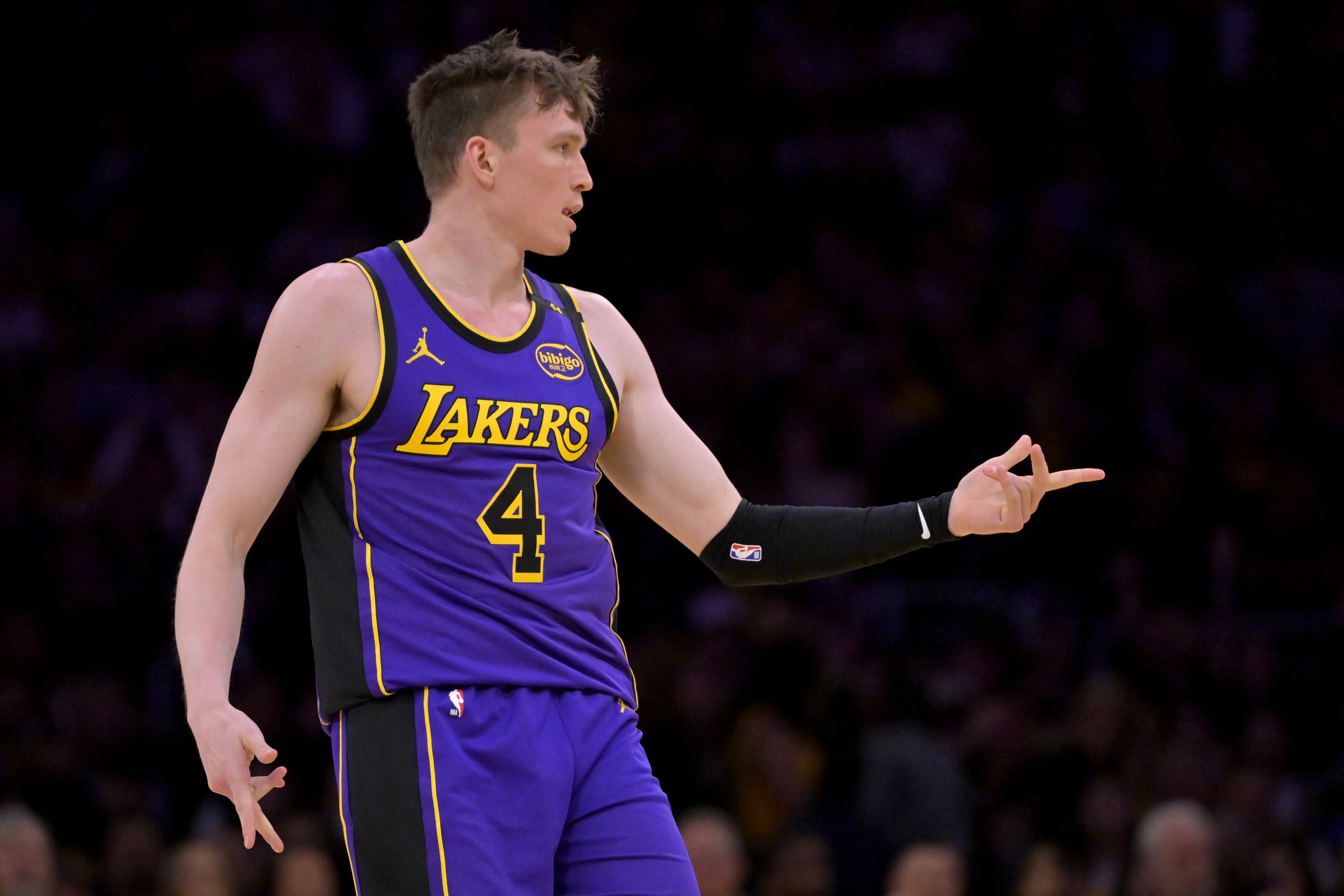 美記：克內(nèi)克特打完夏聯(lián)后交易價值更低了 現(xiàn)在連一個首輪都不到