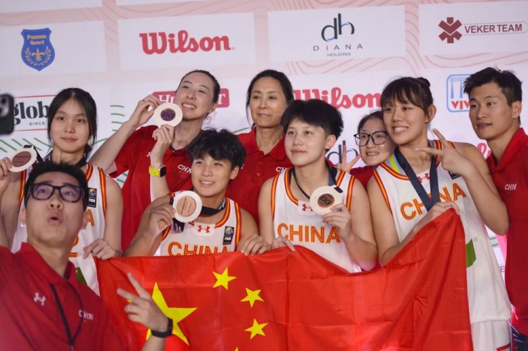 ??媒體人：國(guó)內(nèi)U19打法最接近田中心的是湖北隊(duì)的王嘉欣